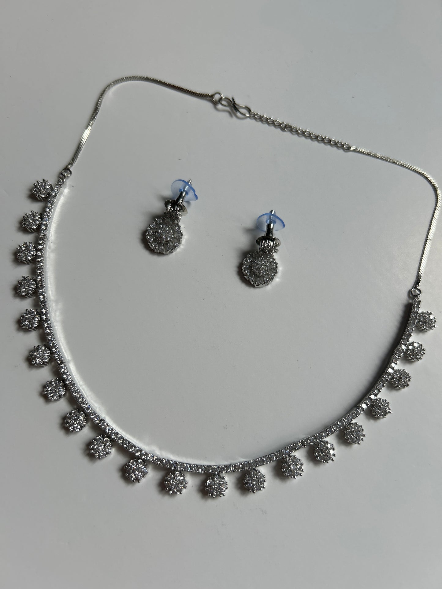 Elegant Snowflake Necklace Earrings Set