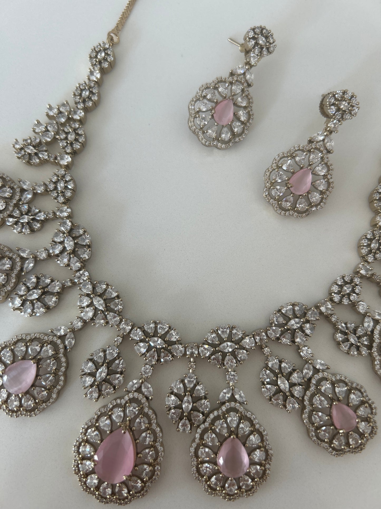 Stunning soft pink necklace earring set
