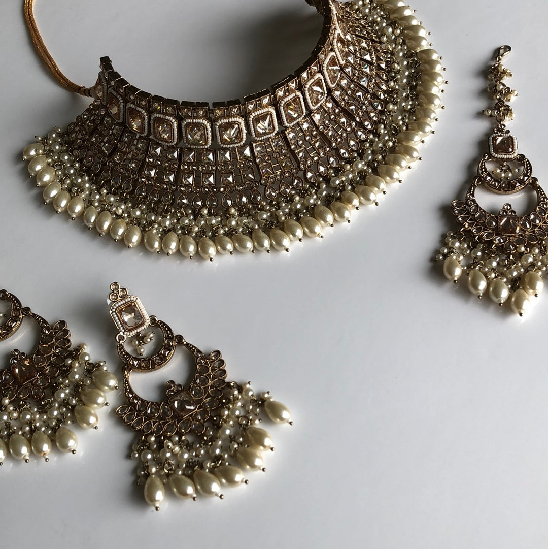 Glamorous Gold Bridal Earring Tikka Necklace Set
