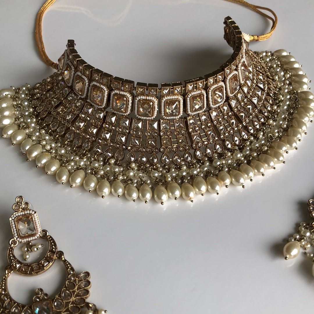 Glamorous Gold Bridal Earring Tikka Necklace Set