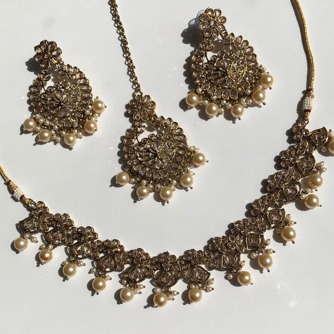 Elegant Gold Pearl Necklace Set
