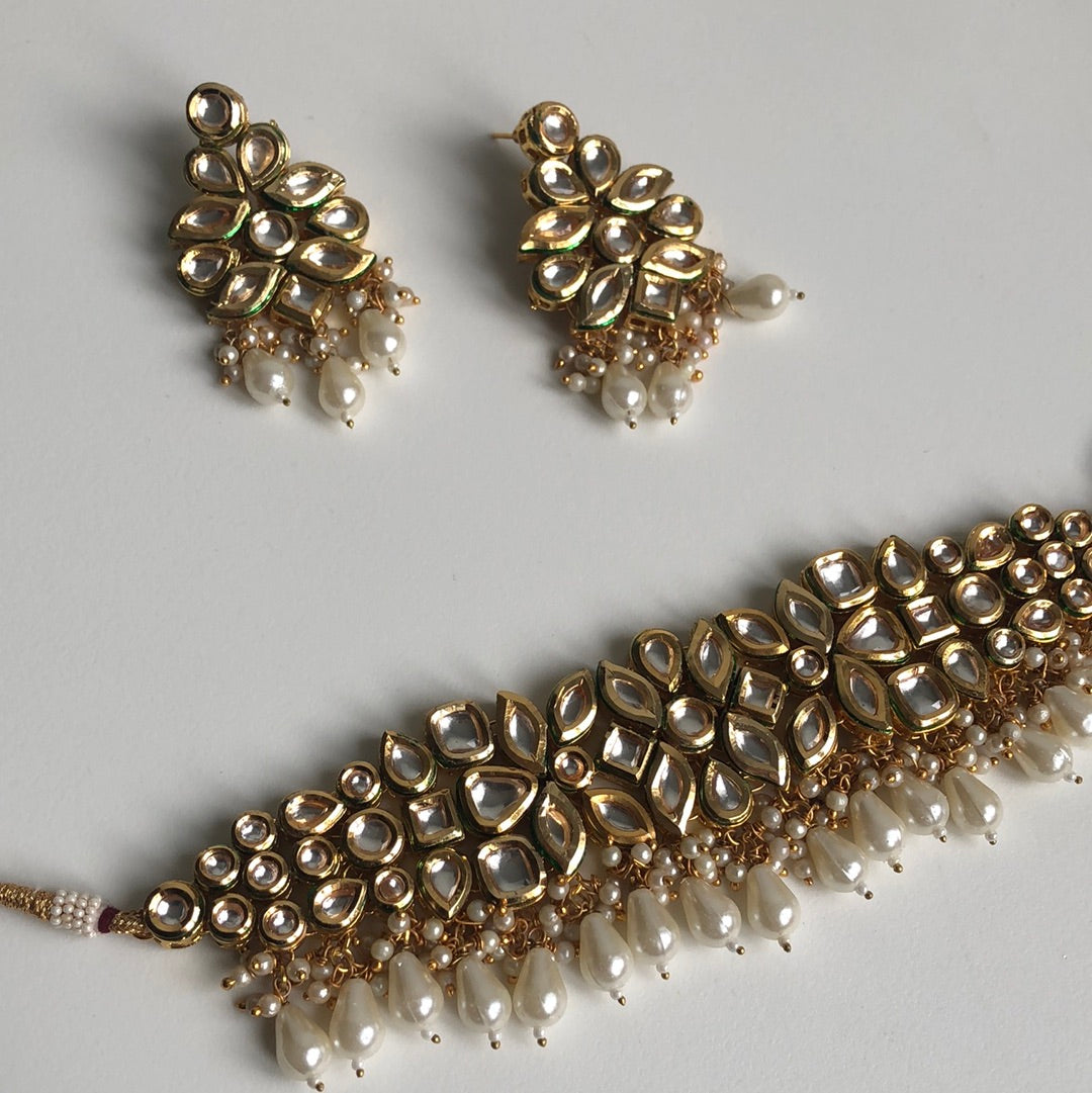 Lined Emerald Green Gold Pearl Kundan Necklace Earring Set