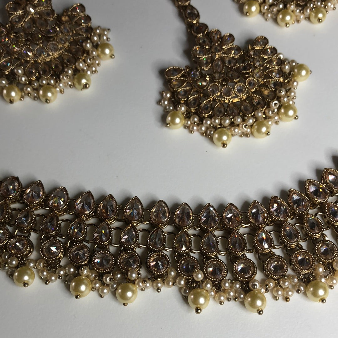 Stunning Gold Necklace Earring Set
