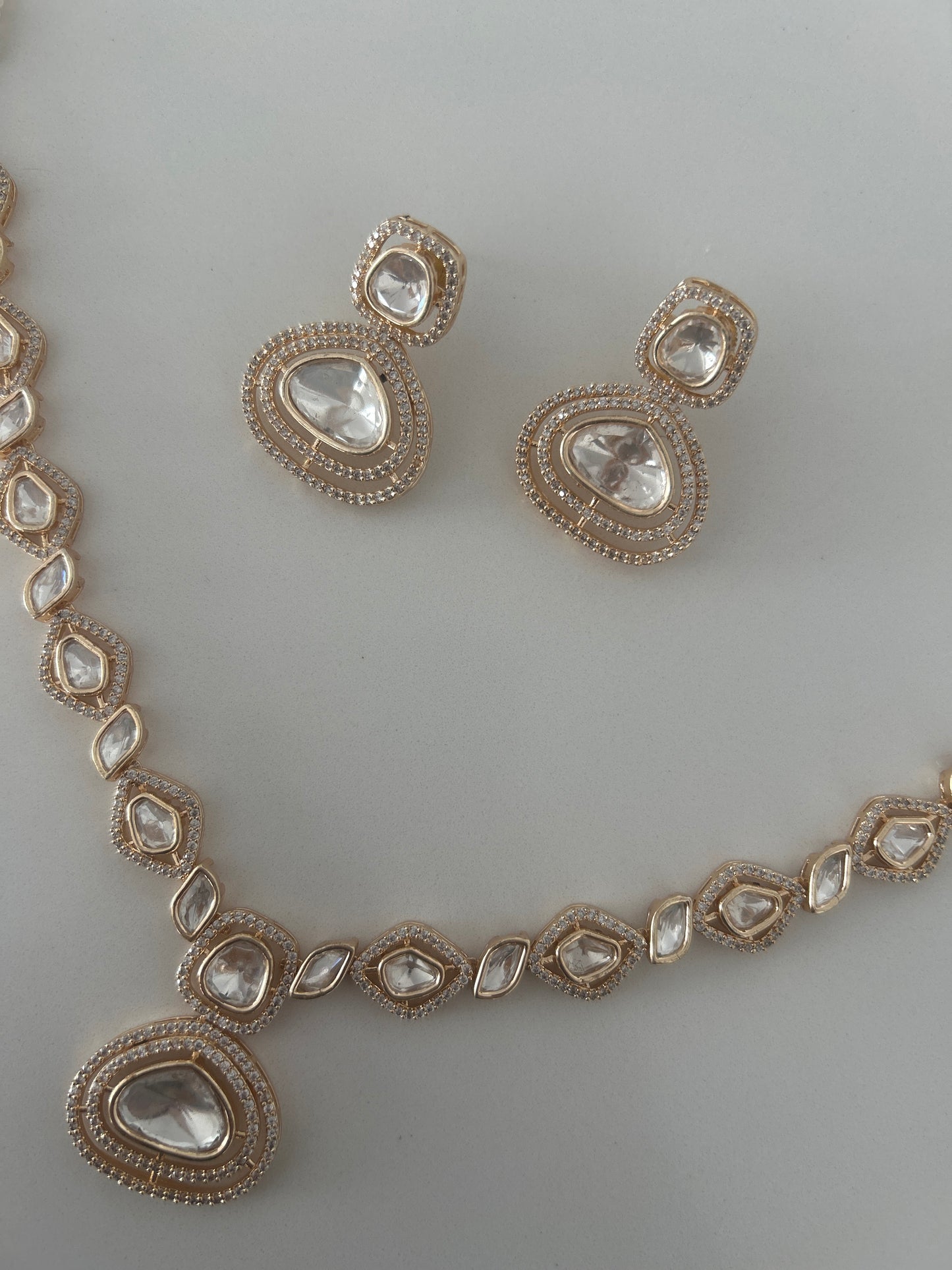 Gala Gold Necklace Earrings Set