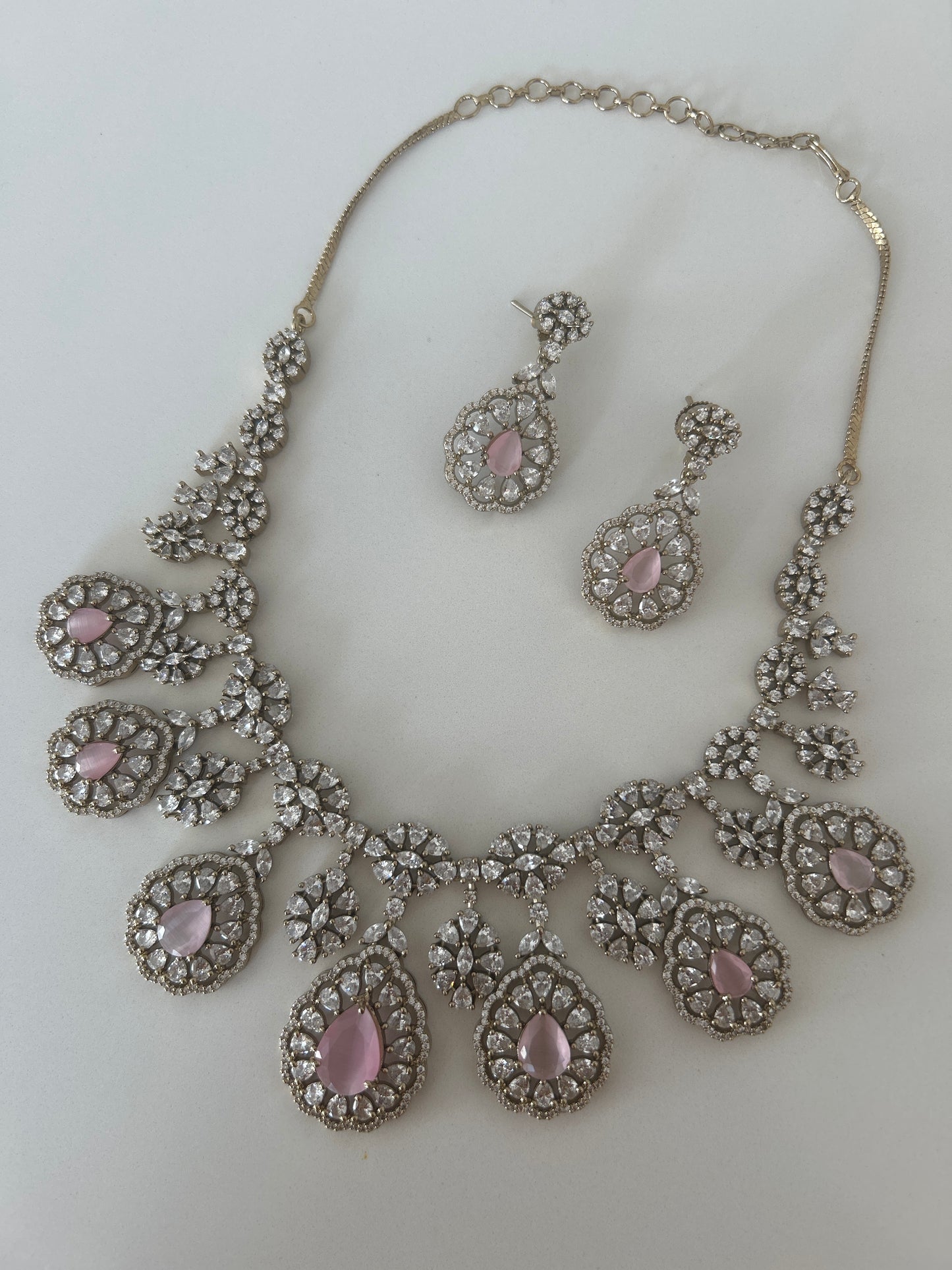 Stunning soft pink necklace earring set