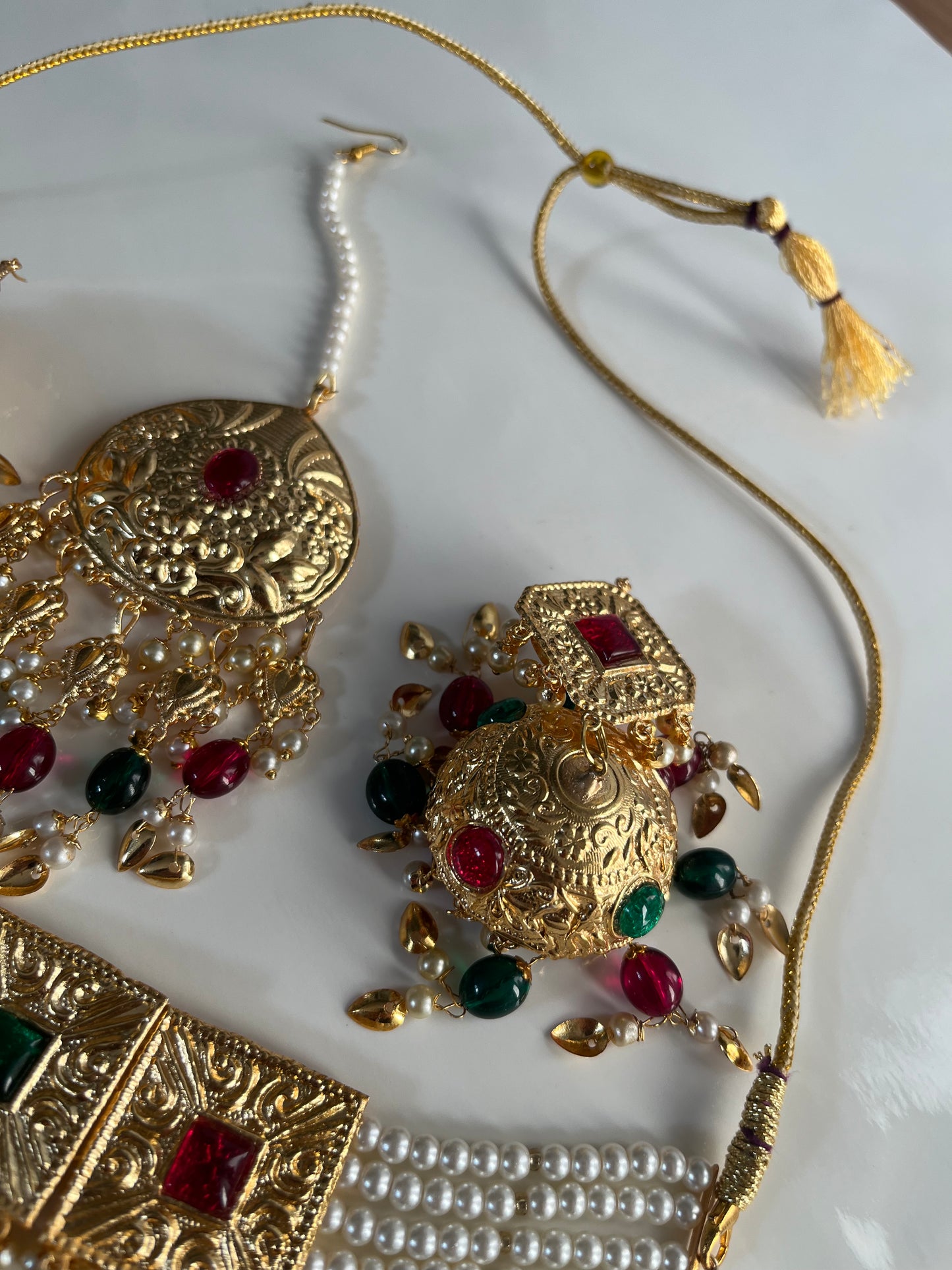 Faux Gold Red Green Pearl Choker