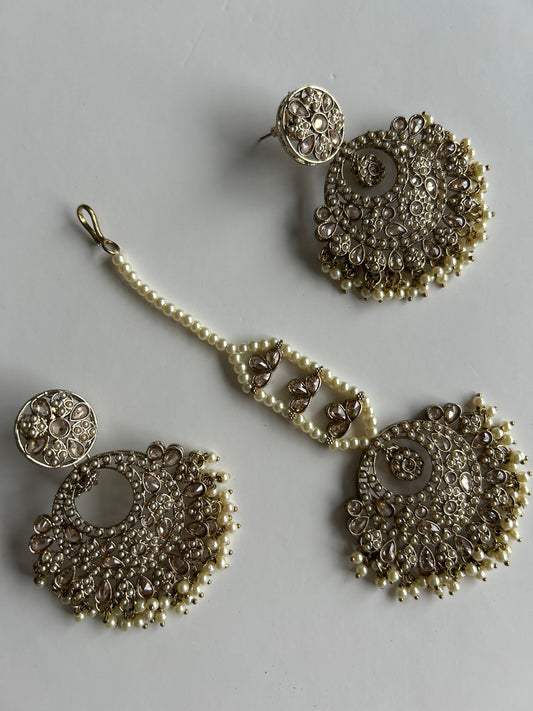 Circle Pearls Earrings Tikka Set
