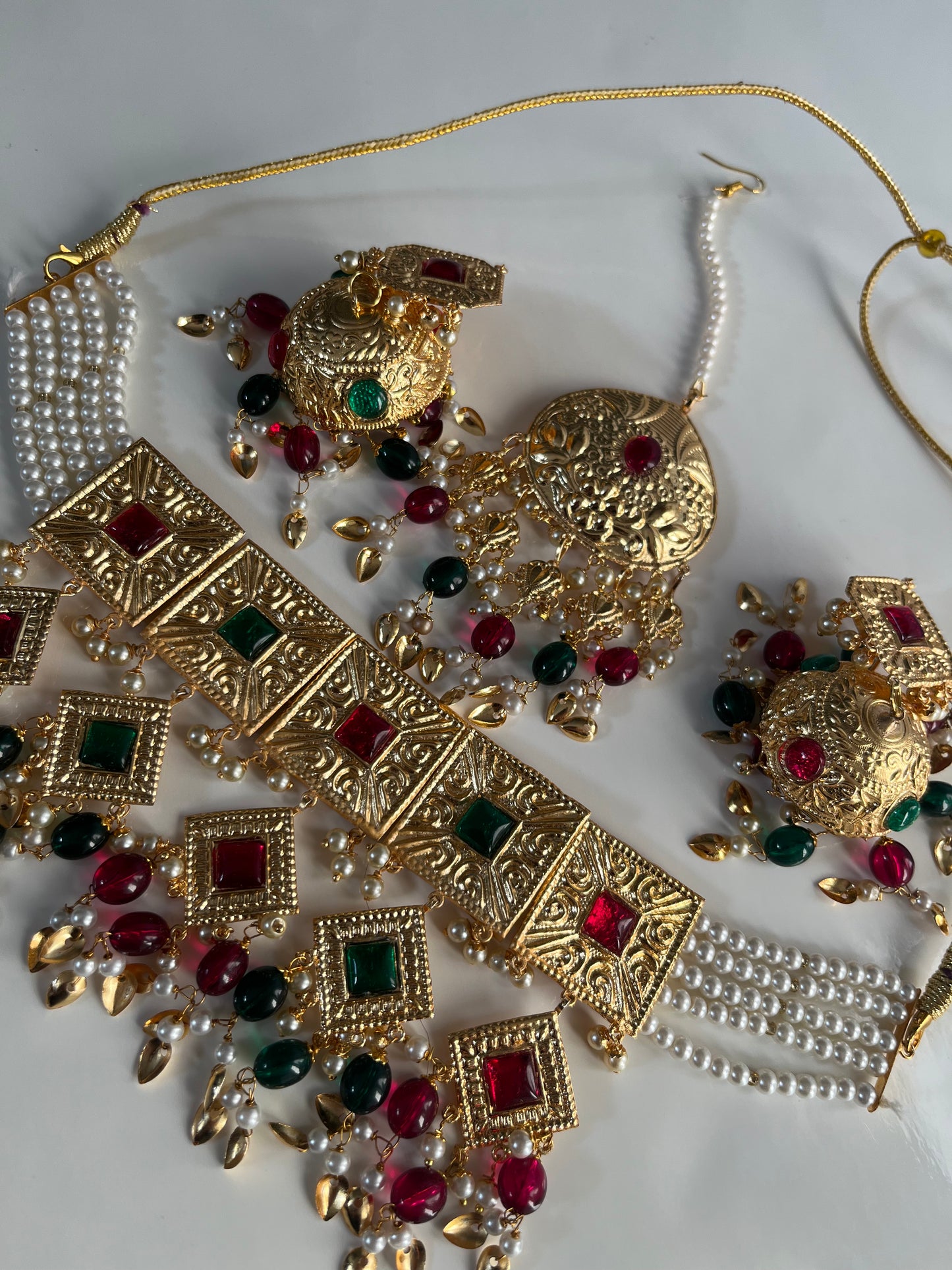 Faux Gold Red Green Pearl Choker