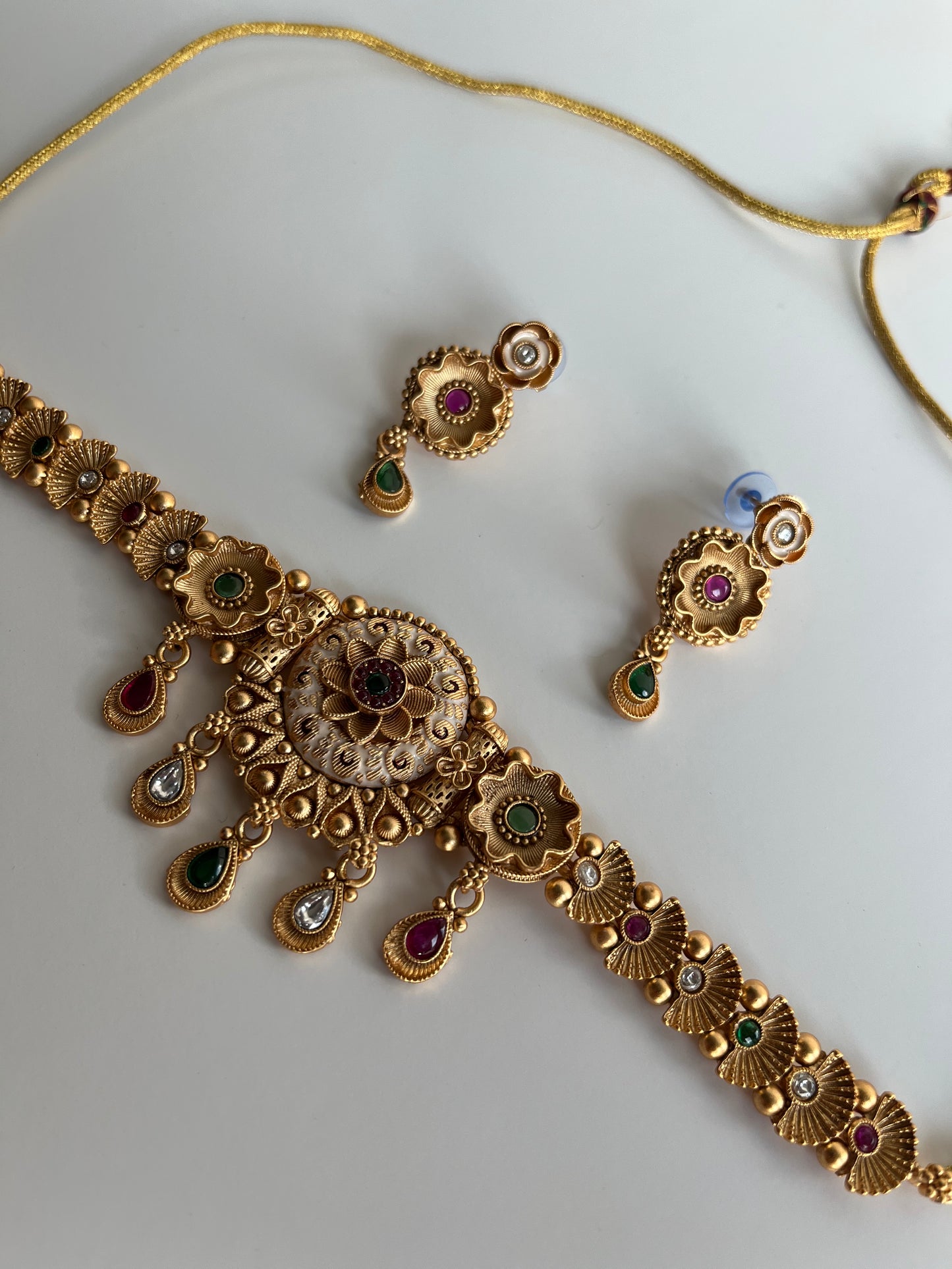 Antique Gold Round Magenta Green Choker