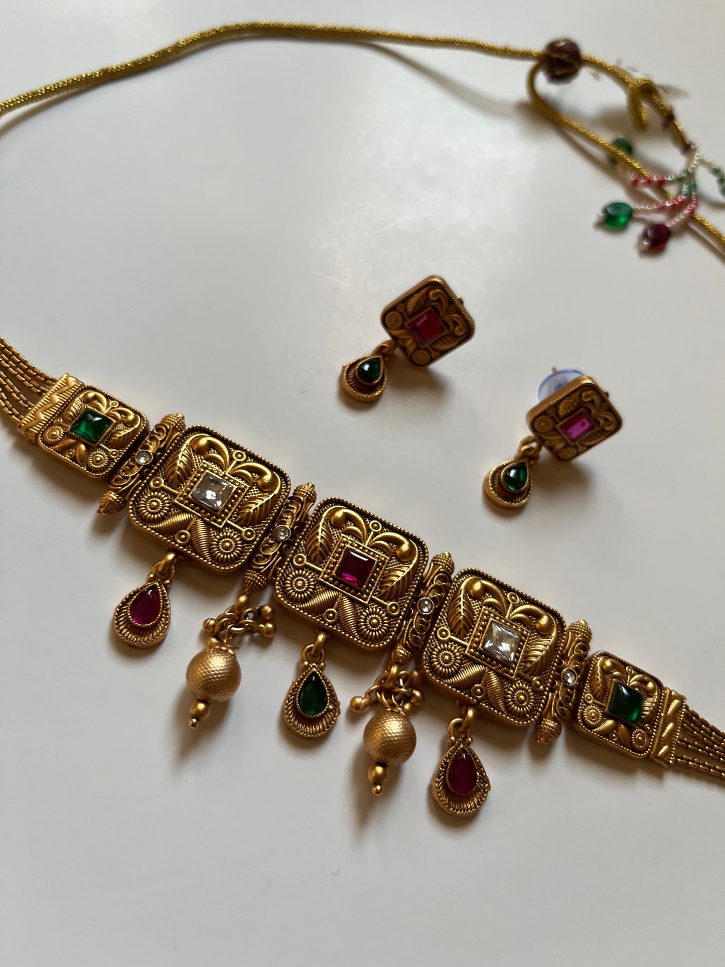 Antique Gold Square Magenta Green Choker