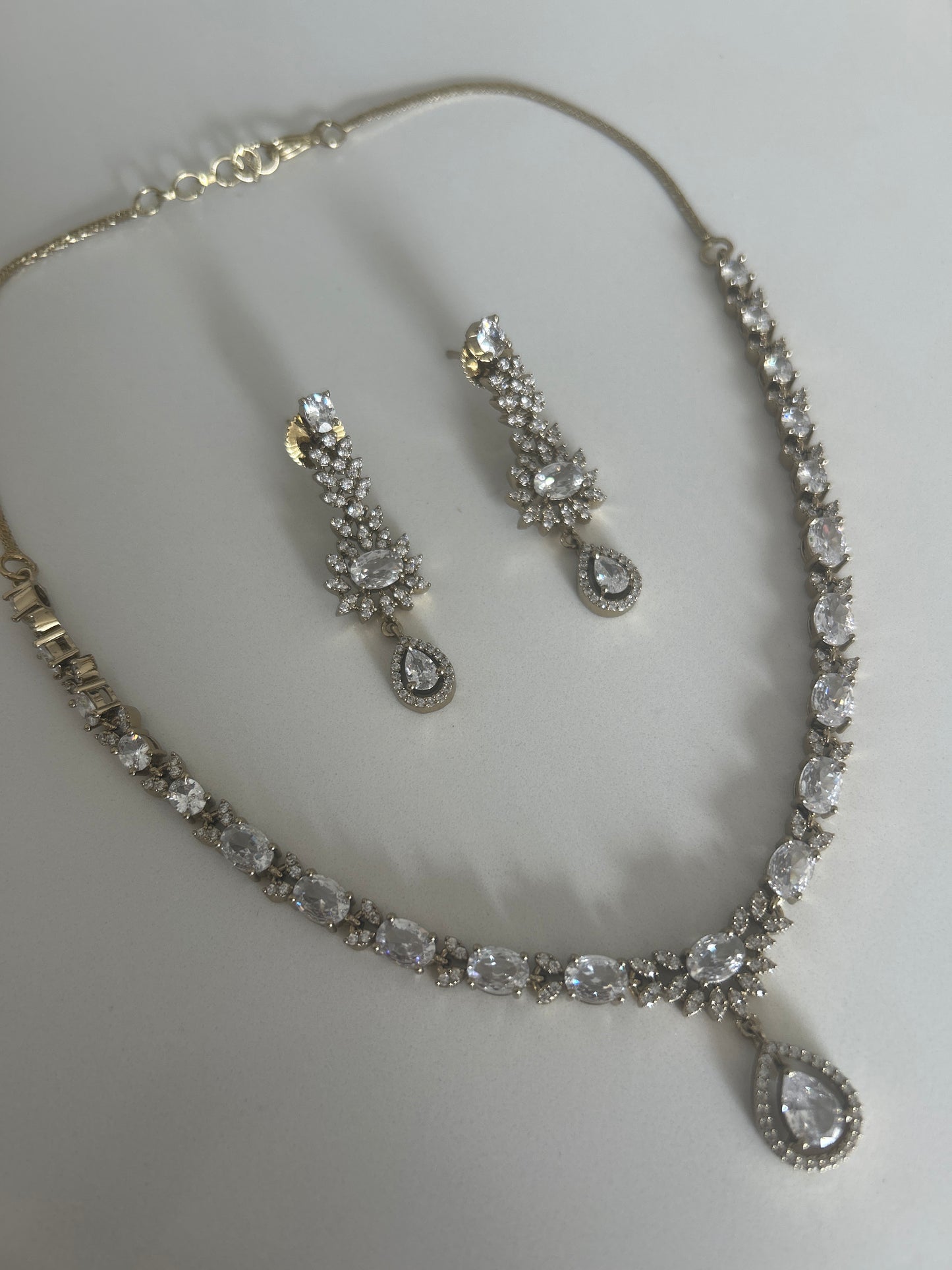 Gala elegance pendant earrings set