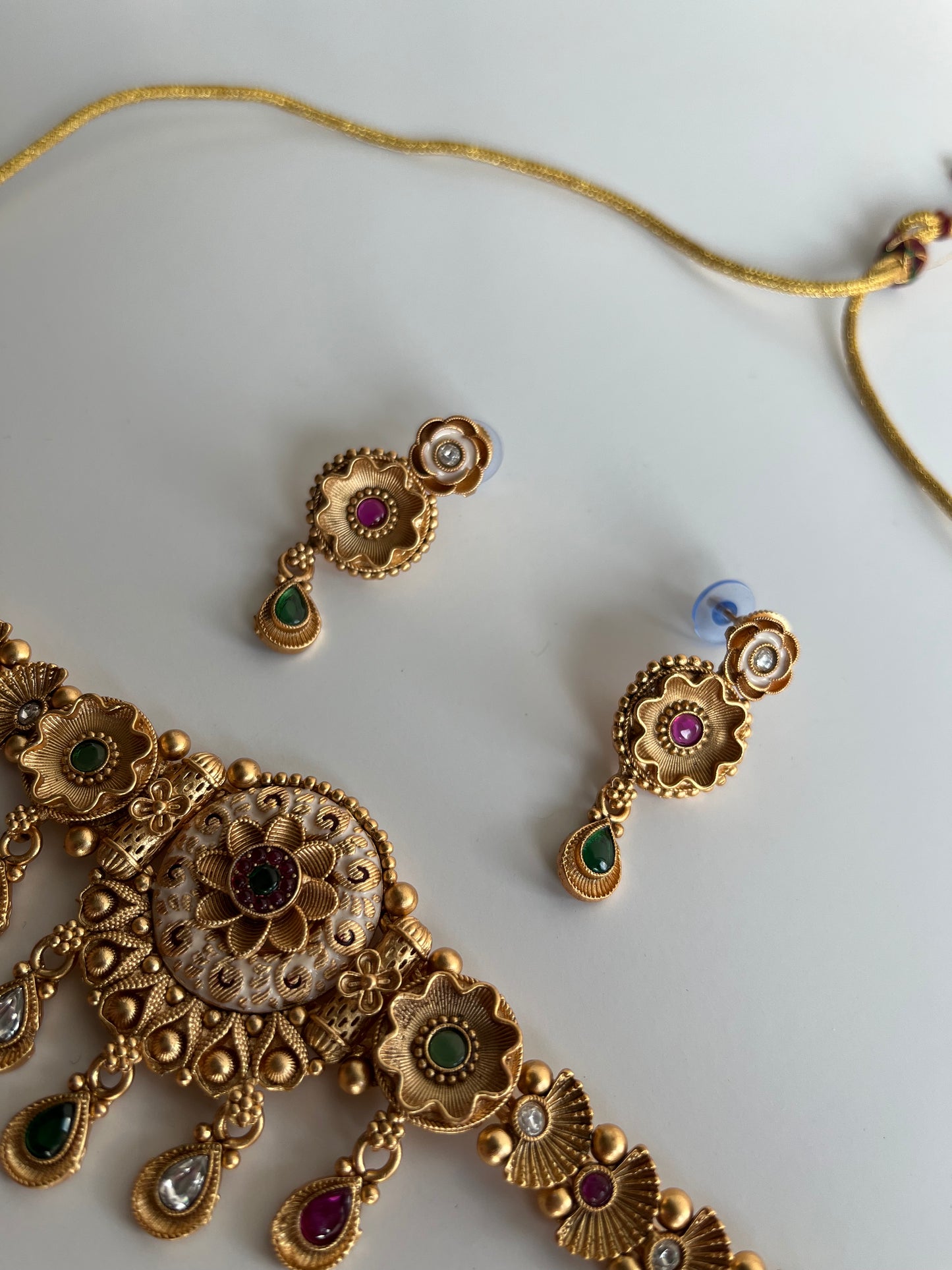 Antique Gold Round Magenta Green Choker