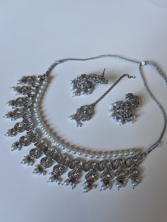 Silver Pearl Strand Jumke Set