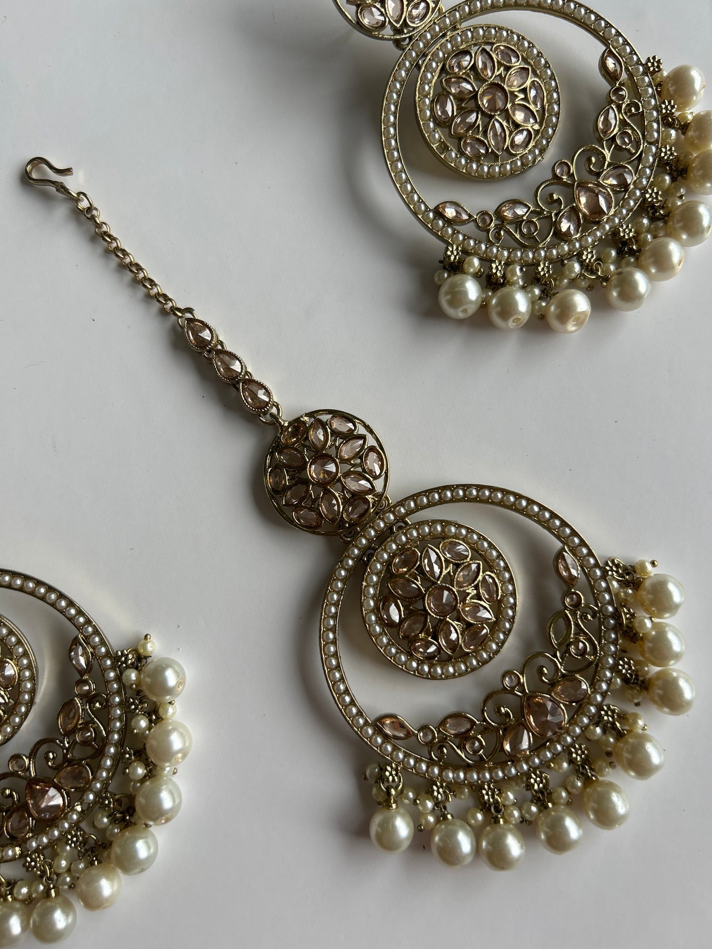 Round Pearl Earrings Tikka Set