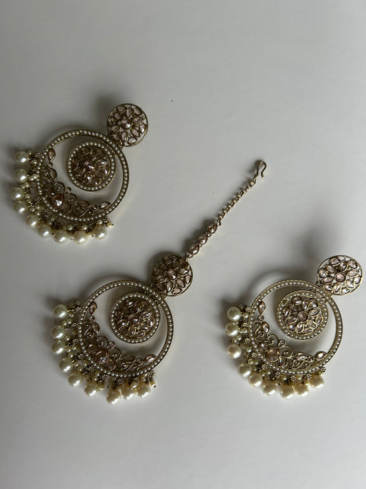 Round Pearl Earrings Tikka Set