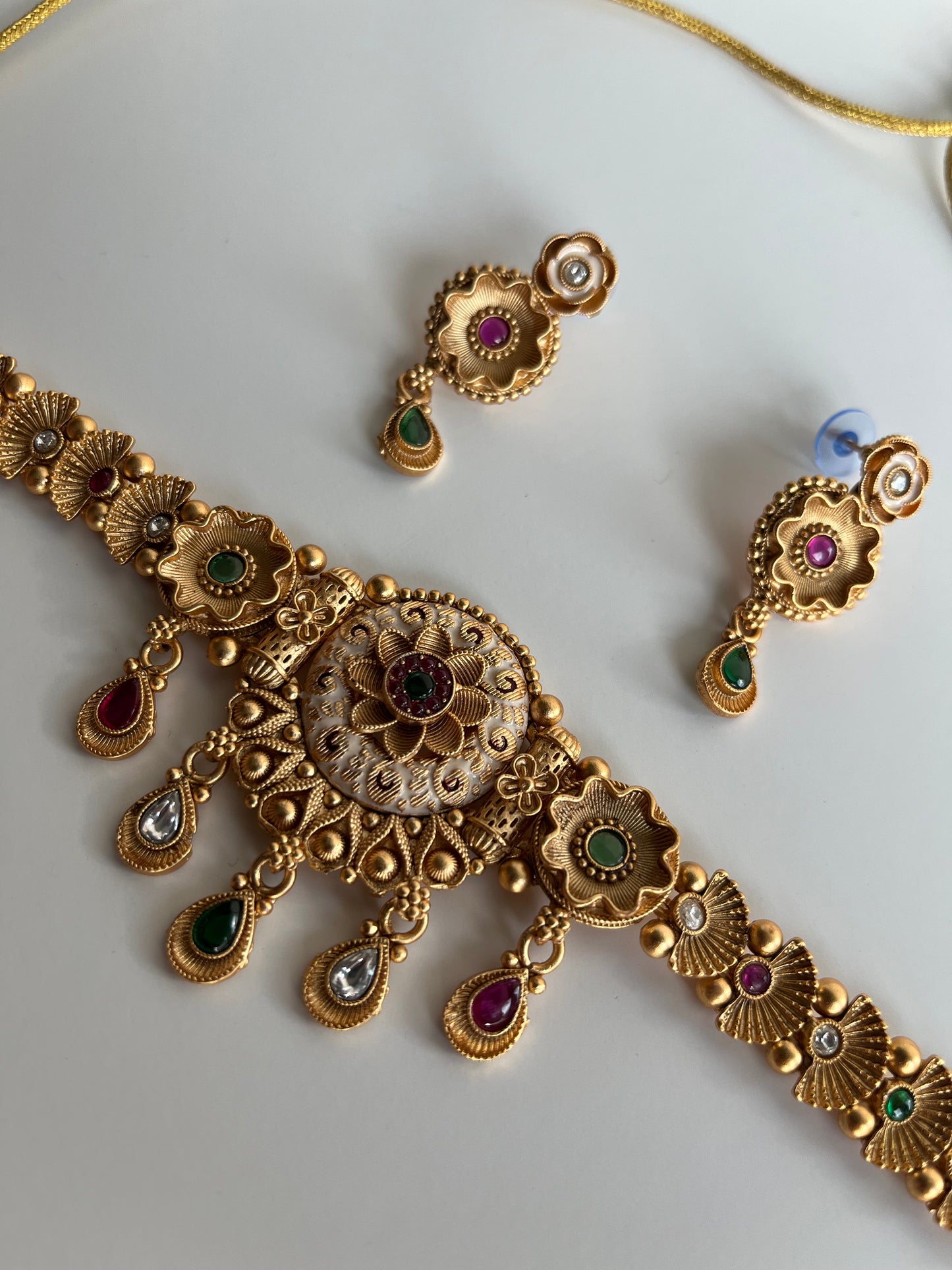 Antique Gold Round Magenta Green Choker