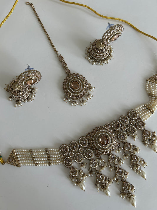 Elegant Waterfall Necklace Jumke Tikka Set