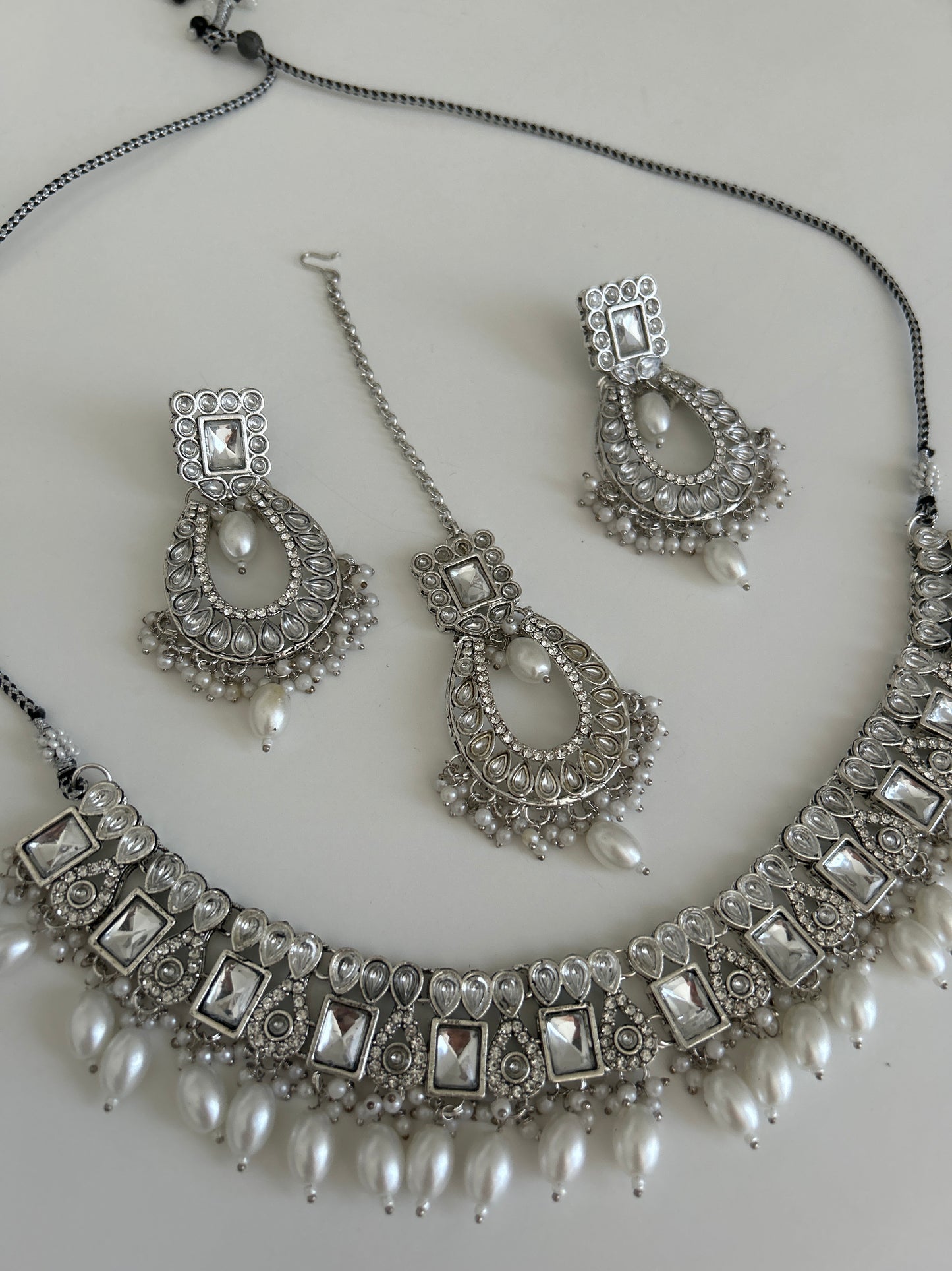 Pearl Oval Necklace Earrings tikka set