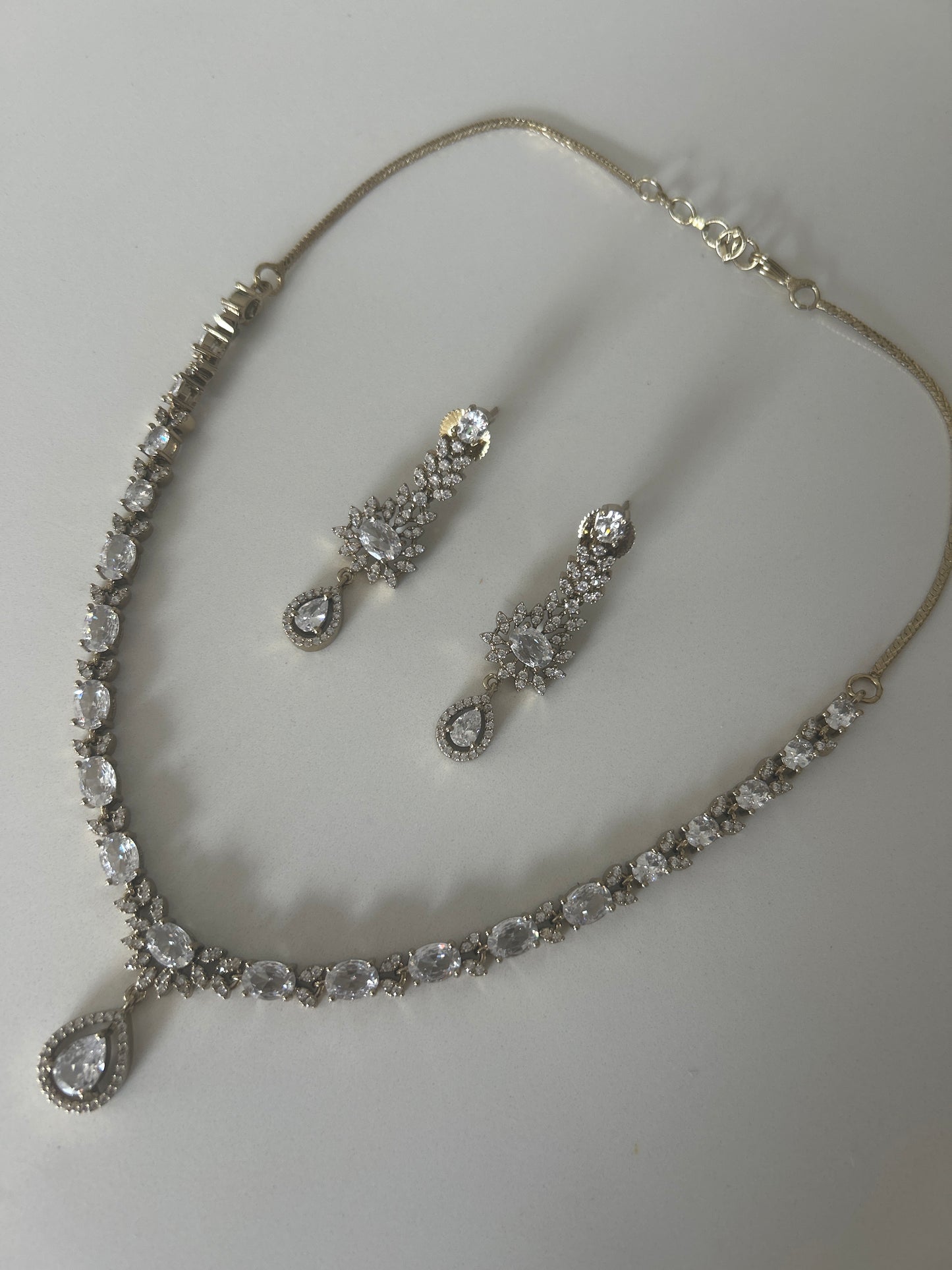 Gala elegance pendant earrings set