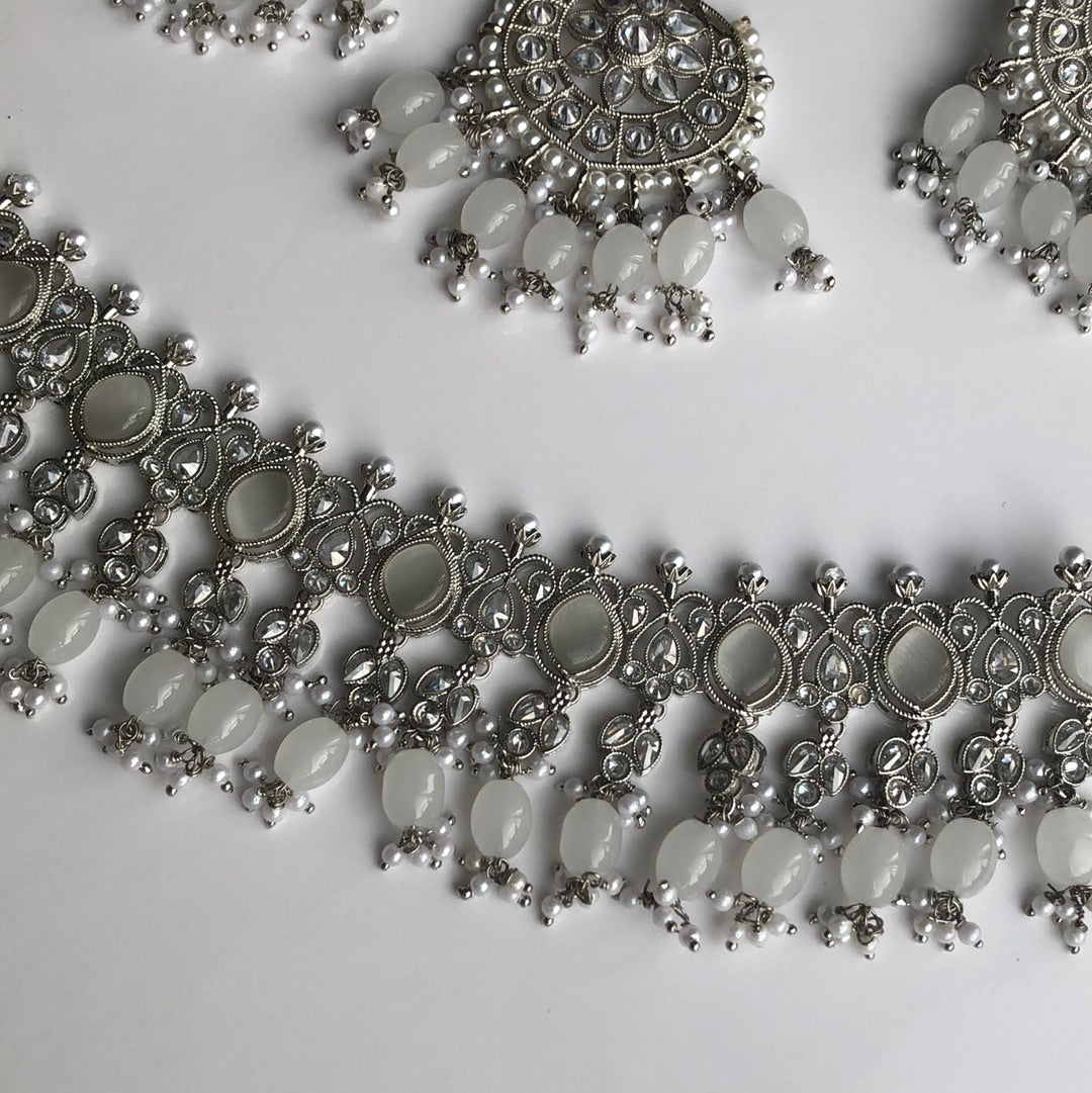 Silver Grey Spinal Tikka Necklace Set