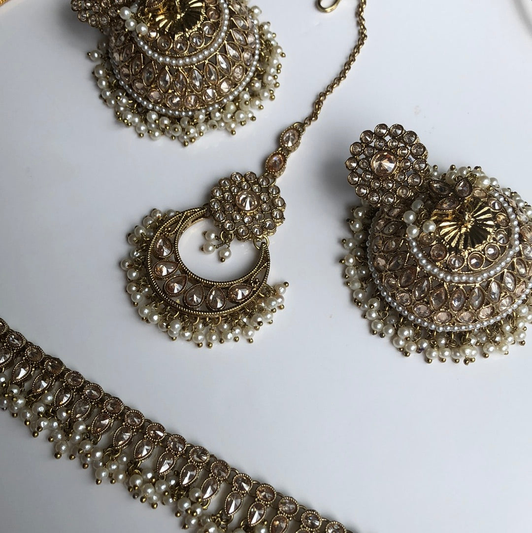 Oversized Jumke Choker Necklace Earring Tikka Set