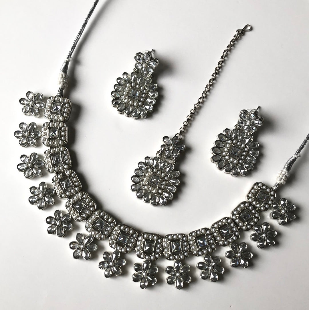 Square Elegance Earrings Tikka Necklace Set