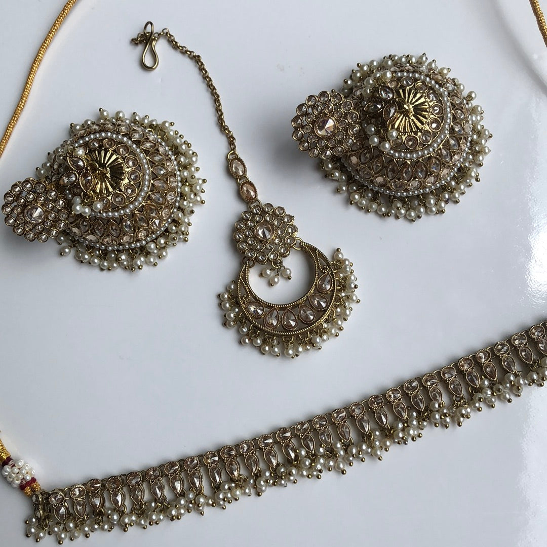 Oversized Jumke Choker Necklace Earring Tikka Set