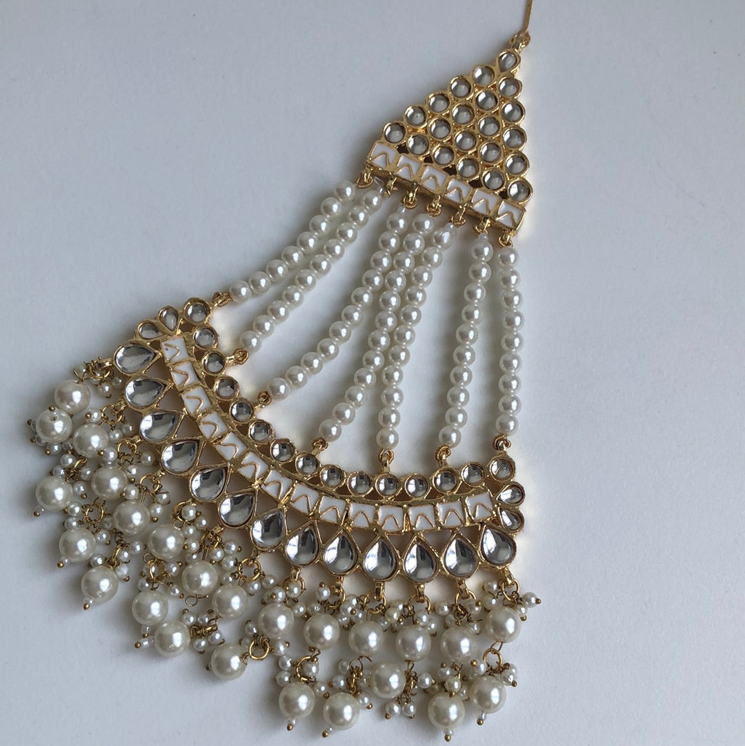 White Elegant Pearl Necklace Set with Passa