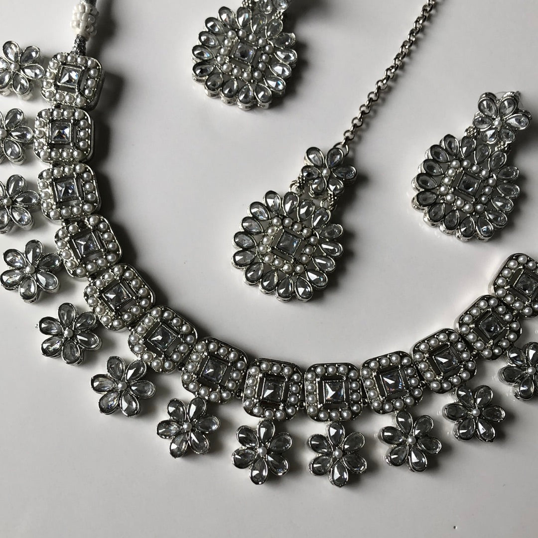 Square Elegance Earrings Tikka Necklace Set