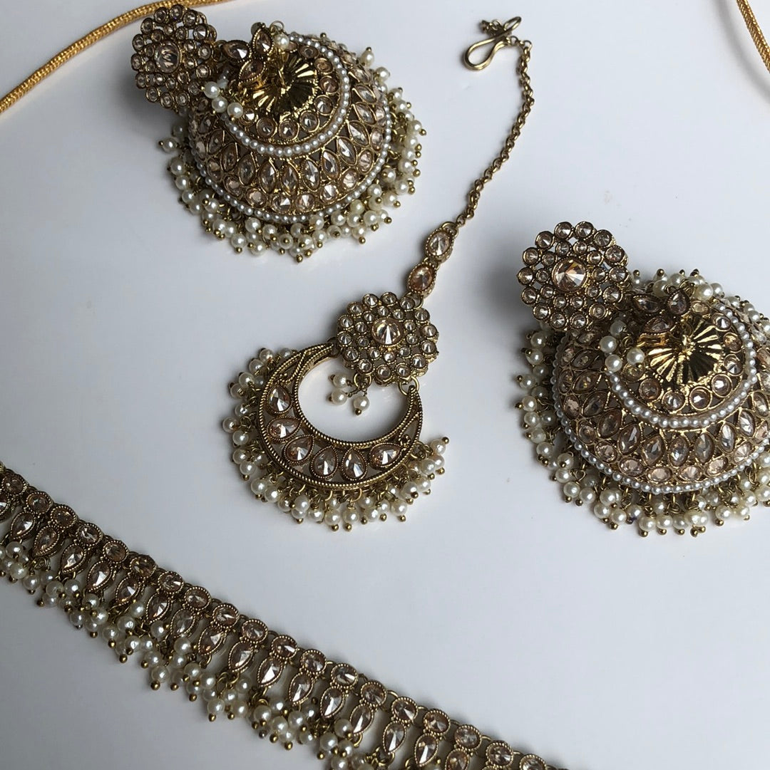 Oversized Jumke Choker Necklace Earring Tikka Set