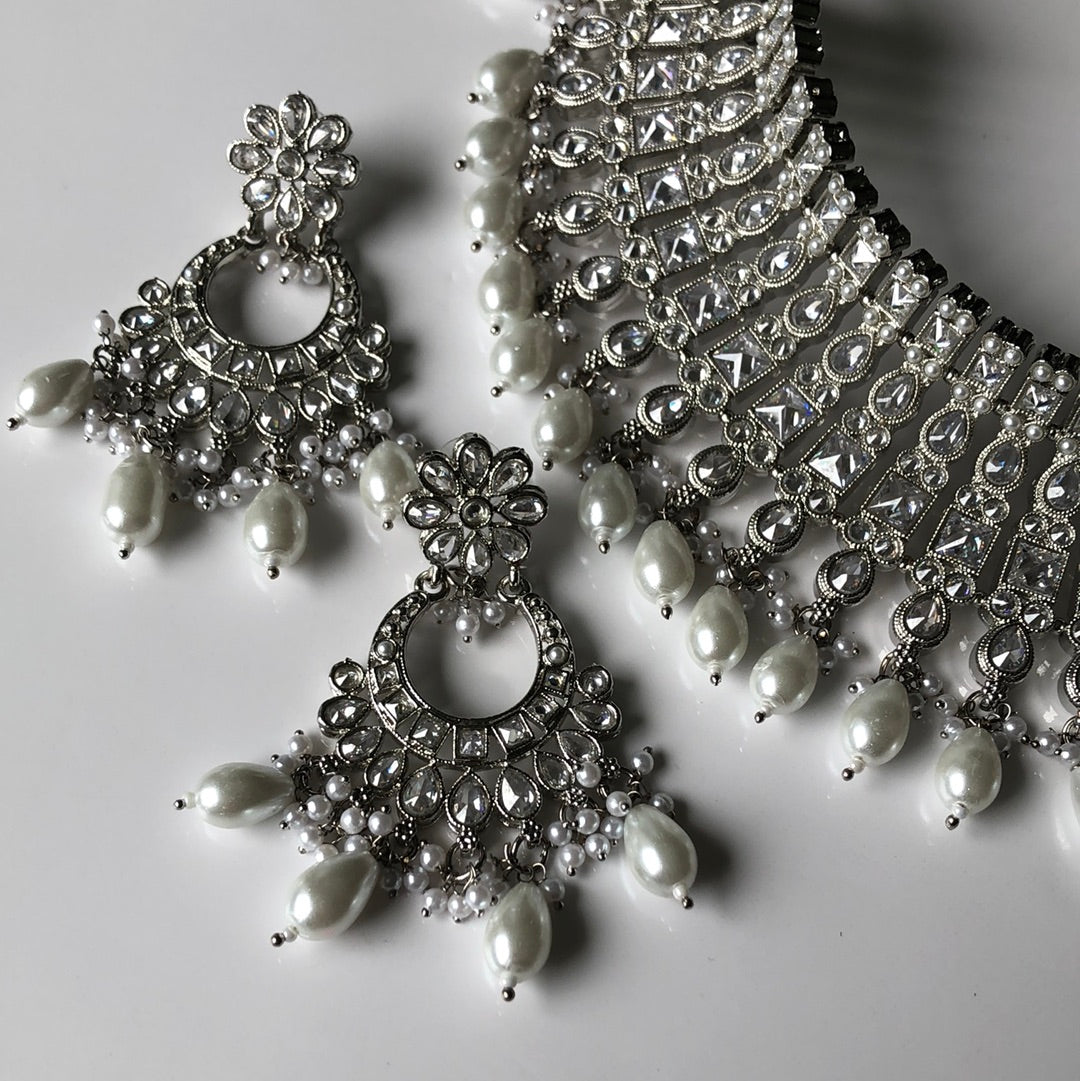 Silver Showstopper Earring Tikka Necklace Set