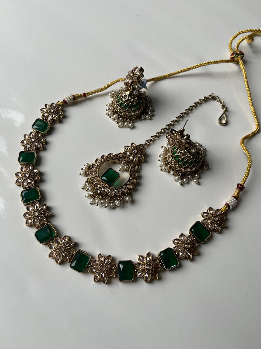 Emerald Green Choker Necklace with Jumke