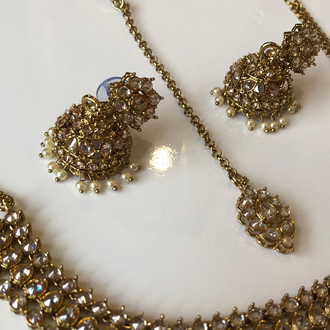 Gold Pearless Necklace Jumke Set