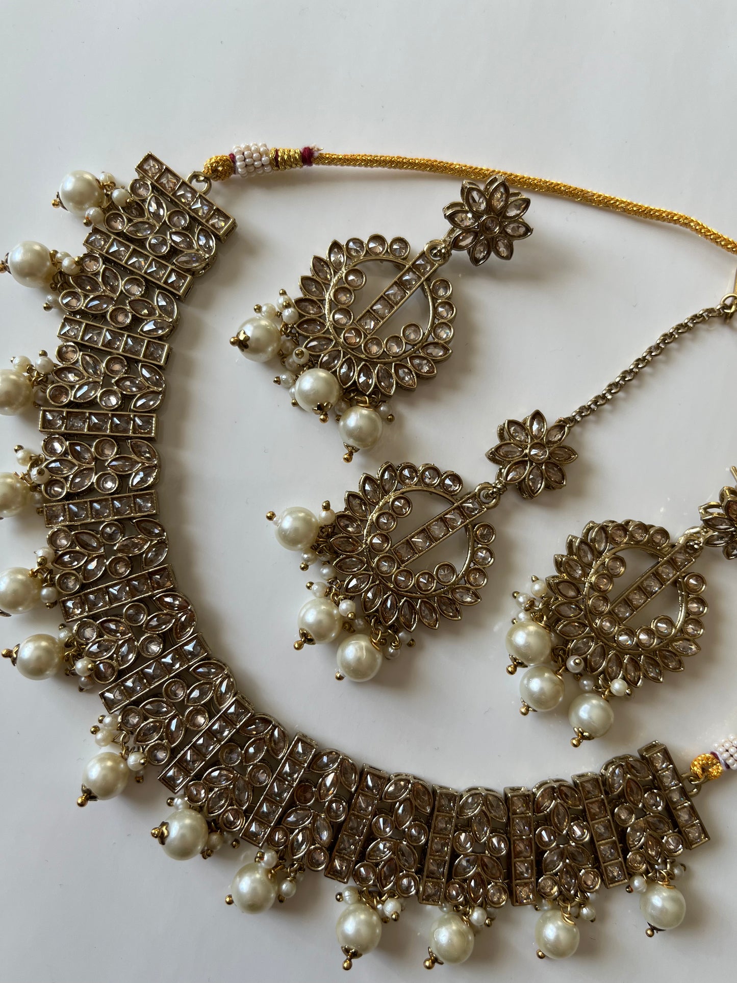 White Pearl Gold Circle Necklace Set