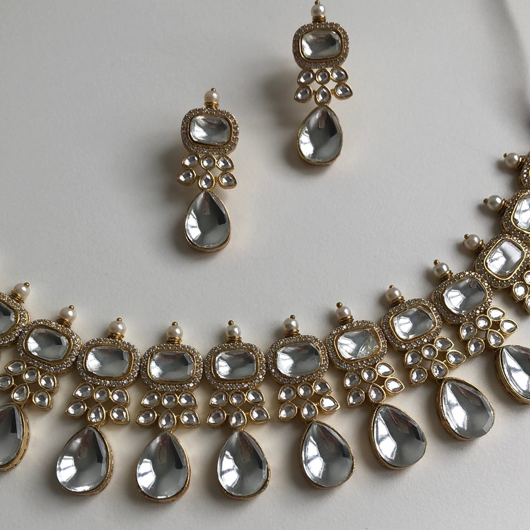 Elegant Teardrop Gold Necklace Earrings Set