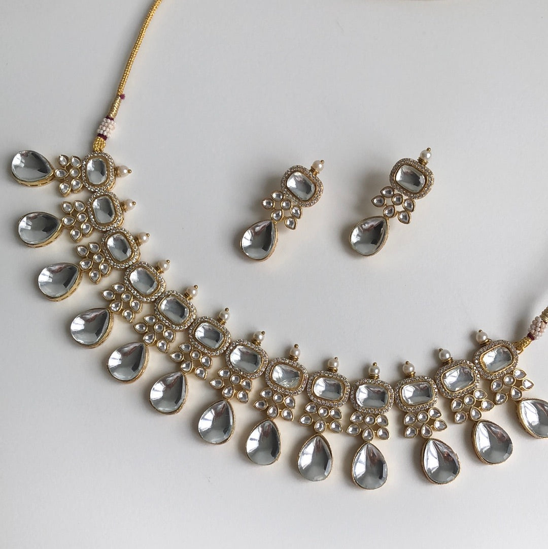 Elegant Teardrop Gold Necklace Earrings Set