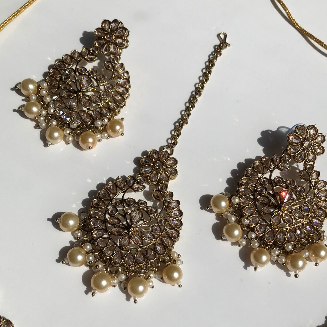 Elegant Gold Pearl Necklace Set