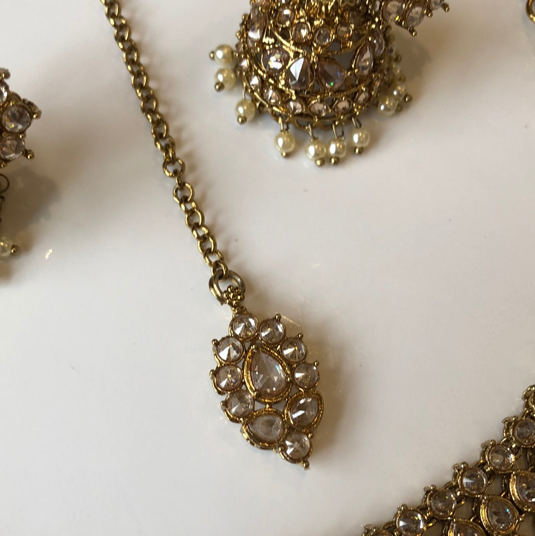 Gold Pearless Necklace Jumke Set