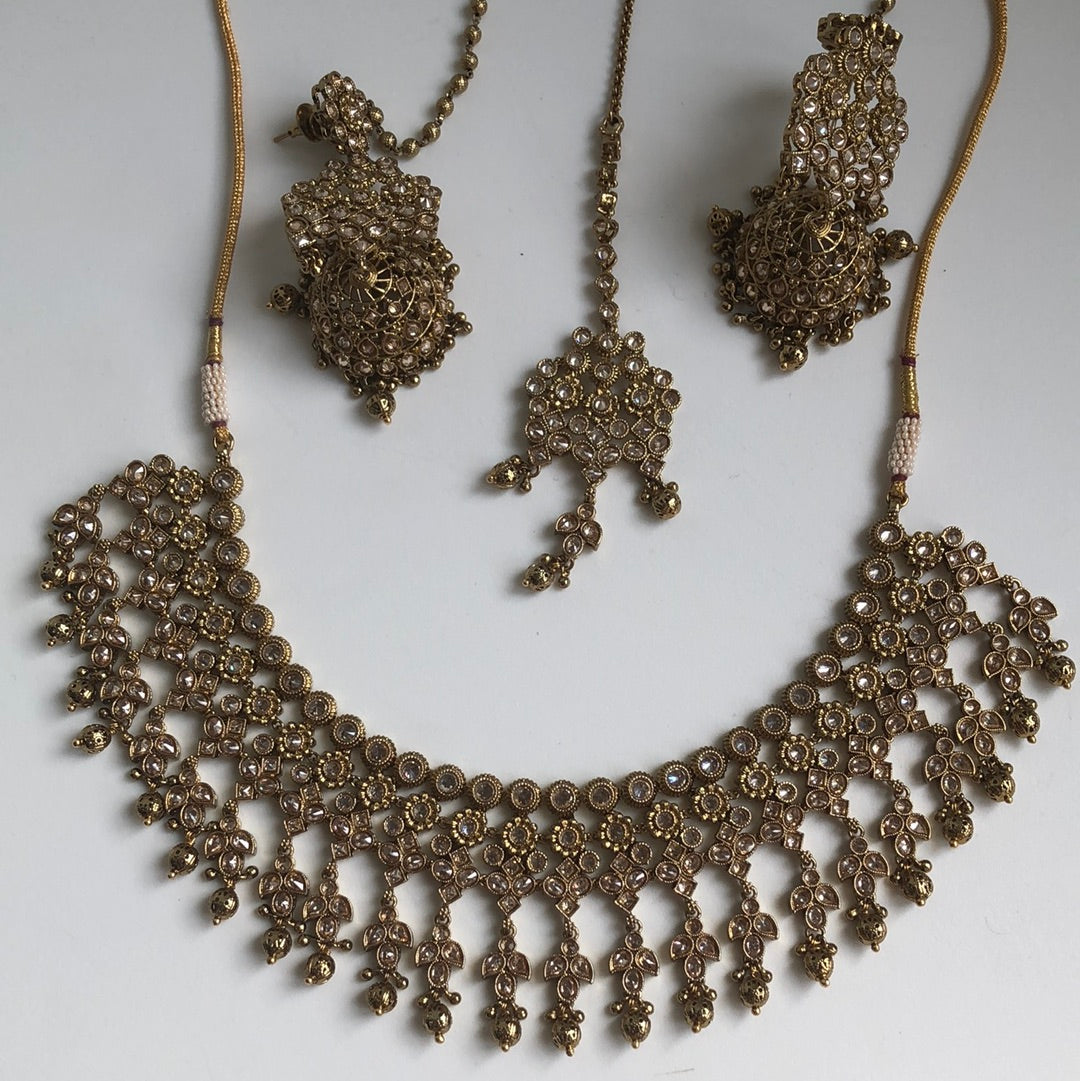 Stunning Gold Necklace Earring Tikka Set